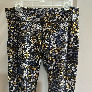 Lululemon leggings with side pockets and back zip pocket.